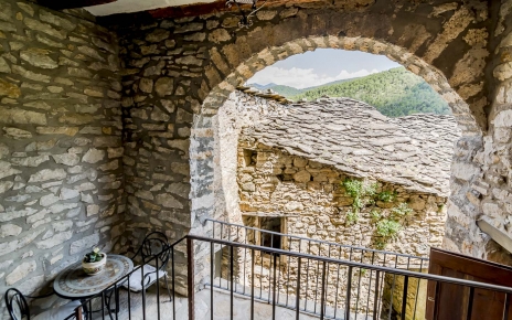 Puertas a la sala externa con patio (ruina opuesta)